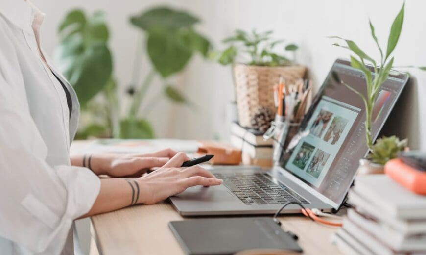 Best Sites to Find Freelance Graphic Design Gigs 5 freelance graphic designer websites